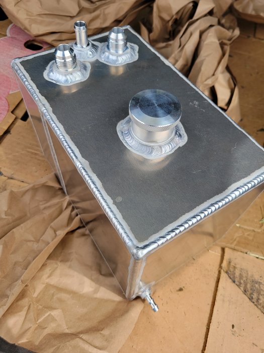 Hand-welded aluminum tank with AN fittings and filler