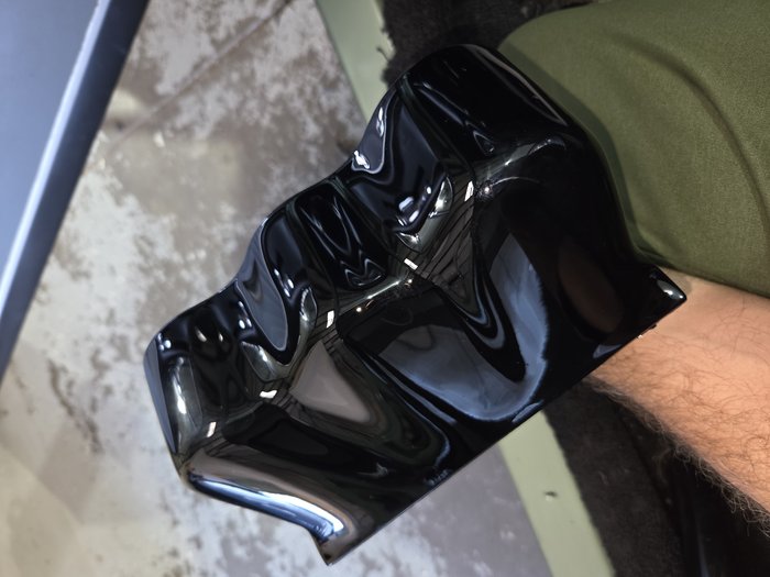 Custom 3D-printed housing, finished in gloss black